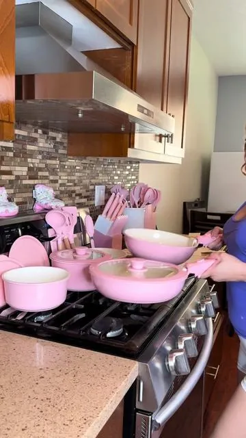 Juego de utensilios de cocina color ROSA #momlife #cookware #easyrecipe #dealsforyoudays #pinkkitchen #pinkaesthetic #utensiliosdecocina #enchiladas #tiktokshop 