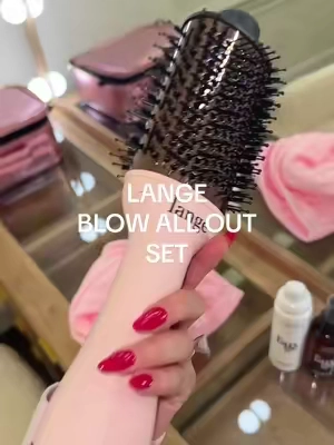 59% off rn 💘💘 The BEST blow dry brush set 🙌🏻🙌🏻🙌🏻 the sale price is insane #lange #langeblowdrybrush #blowdrybrush #longhair #tiktokshopcreatorpicks 