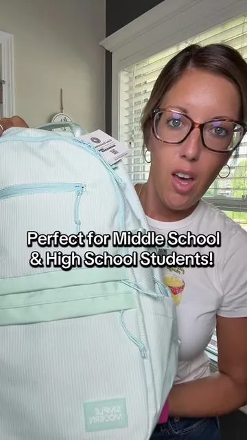 Love this! The color options are so nice too!  #simplemodern #backpack #simplemodernellisbackpack #ellisbackpack #backtoschool #dealsforyoudays #bookbagforteens #bookbag #laptopbackpack #schoolsupplies #schoolbag 