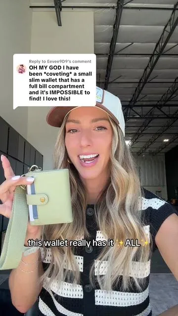 Replying to @Eevee9D9 you CANNOT go wrong with this wallet! It truly has it ✨all✨ #andarwallet #dealsforyoudays #cardholder #cardholders #wristlet 