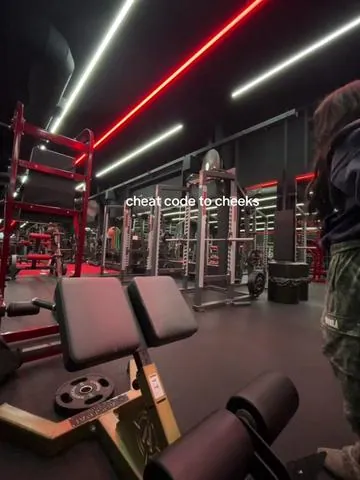 don’t forget to clinch mad hard 😇 #fyp #gymgirl #growwithme #younglaforher #gymtok #gluteday   - - -  @YOUNGLA  