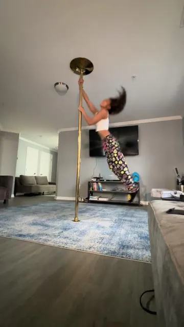 i be having too much fun lol😂🙂‍↕️🧚✨ #fypツ #poledancer #pole #trend #trending #foryou #foryoupage #polerina #poletiktok #polefitness #poledance #polesport #poleflow #polecombo 