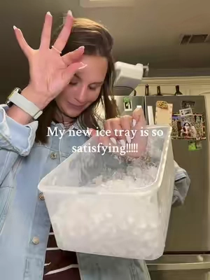 Who knew tiny ice could be this satisfying?! 🧊✨ Fits every cup, chills fast, and looks cute doing it 😍  