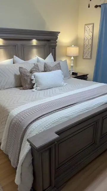 Right now I’m only seeing 8 ivory king size blankets!!! #dealsforyoudays #blankets #blanket #beddingdecor #cozyhome #cozybedroom 