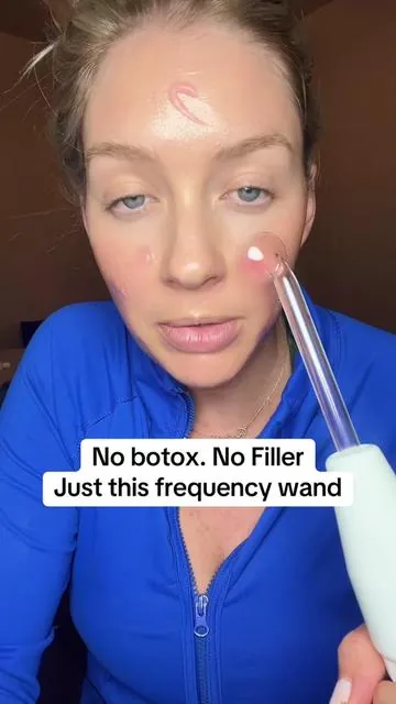 Part 5 | Postpartum skin + thinning hair? SAME. This high-frequency wand has been a game-changer for me postpartum. ⚡ Increases circulation to stimulate hair regrowth 💆‍♀️ Boosts collagen for smoother, firmer skin 💡 Perfect if your face feels tired + your hair feels sparse I use it on my scalp, cheekbones, and jawline—zero Botox, zero filler. Just this wand + consistency. Not medical advice—just a crunchy mom sharing what actually works. #hairthinning #postpartumhairloss #highfrequencywand #collagenproduction #fineLines #postpartumskin 