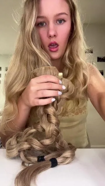 I loveee these hair extensions #blondehair #hairextensions #longhairdontcare 