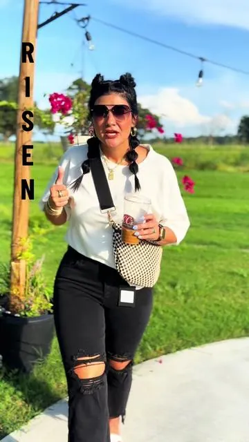 the only black jean you will need for fall! #fallfashiontrends #denim #momstyle #womensfashion #womenover30 
