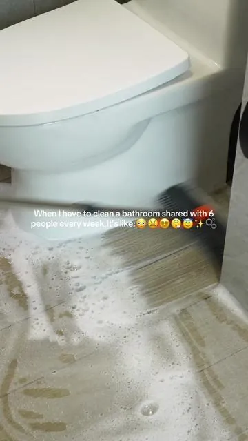 This floor brush totally saves my life 😭#cleaning #cleanwithme #asmr #satisfying #brush #bathroomcleaning 