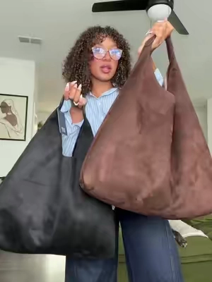 yall better RUN bc they marked down every color and there's free shipping!! (on sale at the time this video is being posted on 7/25/2025) @Gap #gap #gaptotebag #gapslouchytote #slouchytotebag #totebag #gappurse #dealsforyoudays #tiktokshopcreatorpicks #creatorpicksfashion 