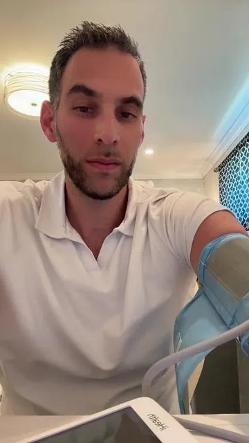 How to measure blood pressure the right way! The most common mistake I see is measuring the blood pressure without relaxing for 5 minutes!  #bloodpressure 