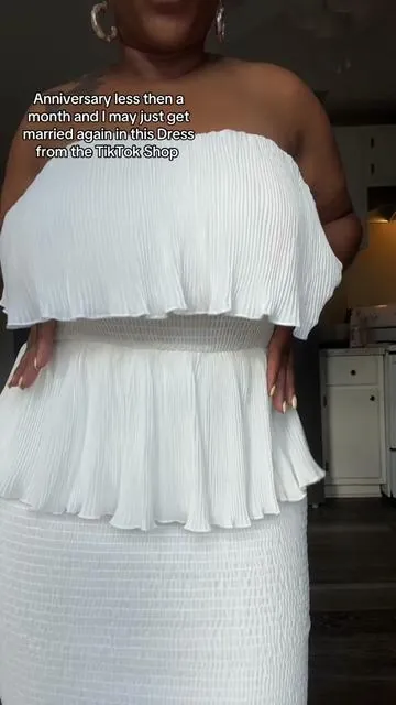 This dress is so beautiful in person 10,000/10 go get it 