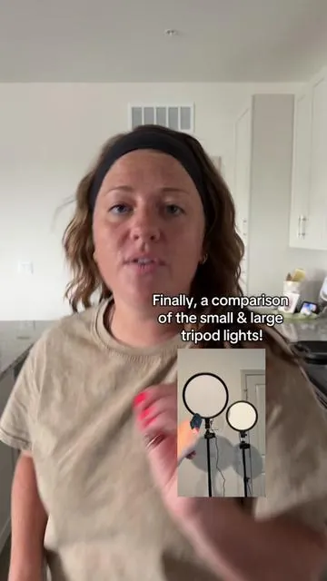 Weilisi ring light Comparison Big:  72 in tripod 13 in light  6500k Small: 69 in tripod  10.2 in light  6000k #weilisi #ringlight #selfielight #lighting #weilisiringlight 
