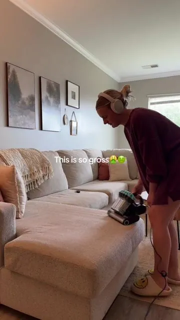 As someone who’s allergic to my own dog, this is a LIFESAVER😭😭  #mattressvacuum #couchvacuum #vacuumcleaner #vacuum #cleaning #doghair #dust 