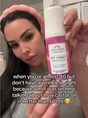 Castor oil can be used for sooooo many things #castoroil #wrinkles #skincare #antiaging #antiagingskincare #TikTokshopbacktoschool #tiktokshopcreatorpicks 