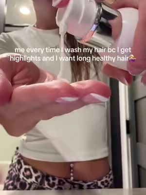 Not to mention it’s so silky softttt #colorwow #blondehighlights  #healthyhairtips #hairhealth #healthyhair 