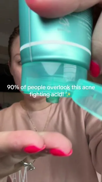 Thank you @medicube global for giving us this Azelaic Acid cleanser! I’m sooo excited! If you have acne prone skin or oily skin Azelaic acid is a game changer! #medicube #azelaicacid 