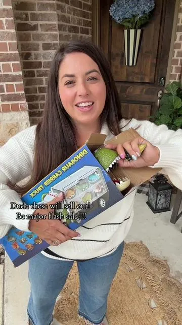 Dino lovers, this one’s for you 🦖🚛 This roaring dinosaur carrier truck holds 12 mini dinos, lights up, and even makes sound—aka guaranteed kid-approved fun. Great gift idea that keeps everything in one place (yes, please!). #DinosaurToys #ToyTruckWithDinos #GiftIdeasForKids #RoaringFun #TikTokMadeMeBuyIt #TikTokShopSummerTurnUp #TikTokShopCreatorPicks #TiktokShopBackToSchool #creatoricons