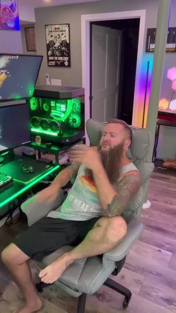 THIS IS THE CHAIR. GET THE CHAIR.