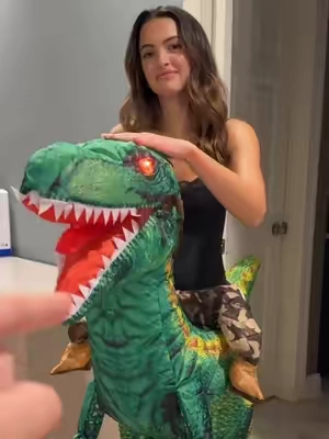 Aaaahahahaha. I got her so good 😂😭 #costume #halloween #inflatablecostume #halloweencostume #halloween2025 #tiktokshopcreatorpicks #tiktokmademebuyit 