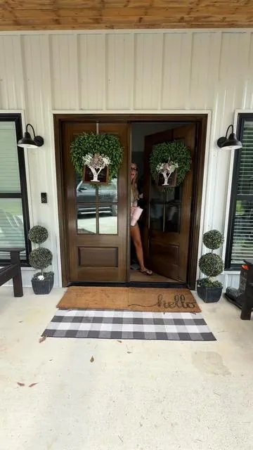 The end is why I don’t ever film my ootd on the front porch LOL but this new cutie sweatshirt is the CUTEST! Outfit of the day in this Alabama 70 degree weather🤎 #tiktokshopfinds #outfitofthedayinspo #graphictees #alabama #fallfashion 