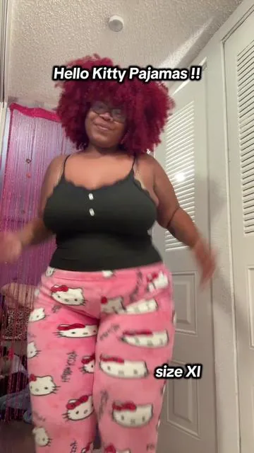 yall they sold out in the XL imma cry 🥹😭 #hellokitty #sanario #hellokittylover #pajamas #pajamajam #dealsforyoudays #tiktokshopcreatorpicks #tiktokshopbacktoschool #sseptemmberr 