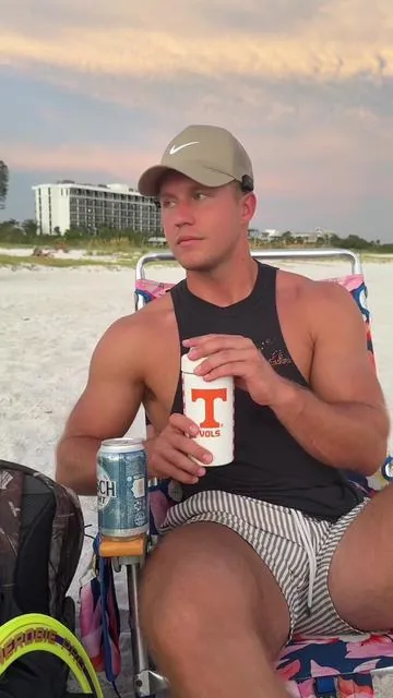 POV: Your buddy has a Universal Can Cooler #frostbuddy #fyp #collegefootball #tennessee #alabama 