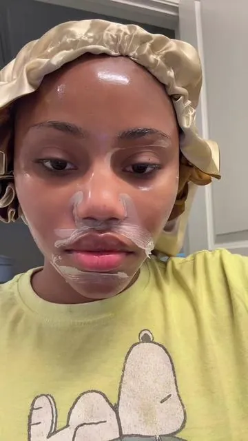 10/10 definitely snatched them scabs right off my face! #fypage #skincare #sleepingmask #supapeachglassskin 