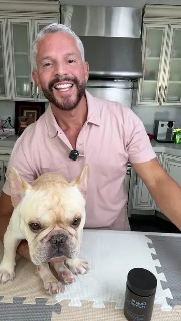 Después de su cirugía de columna, quería lo mejor para Gerónimo 🐶❤️ y encontré estas vitaminas @Dog is Human 🙏🏻👌🏼  Le encantan y le han ayudado con menos picazón, pelaje más suave y brillante, y más energía ✨💪 Son hechas con ingredientes aptos para humanos 💯🙌🏼 Suscríbete y ahorra con Dog is Human y obtén 20% OFF en tu primer mes @dogishuman Porque nuestros perritos merecen lo mejor 🐾💖 #DogIsHuman #vitaminasparaPerros #PerrosFelices #CuidadoCanino #PerritosEnTikTok
