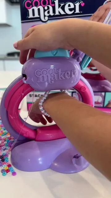 You mean to tell me, I don’t need to attempt to tie a knot that will come undone in 2 minutes followed by a meltdown 🤯 #braceletmaking #braceletmaker #tiktokshopcreatorpicks #giftsforgirls 