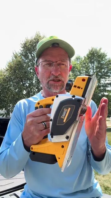 Cordless Planer that Uses Dewalt Batter #planer #woodplaner #woodworkingtools #tiktokshopcreatorpicks 