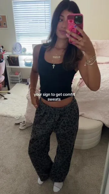 they’re not cuffed and perfect for fall!! #OOTD #comfrtsweatpants #comfrt #foryoupage #viral 