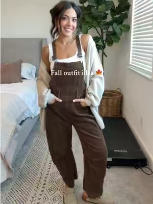 Love these overalls! Corduroy+barrel leg YES #overalls #overallsoutfits #barrelleg #falloutfits #fallstyle 