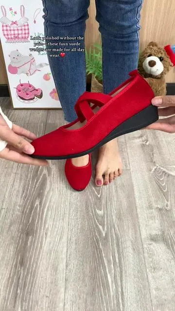 Look polished without the pain—these faux suede wedges are made for all-day wear.❤️ #WomensWedgeShoes #ClosedToeHeels #FauxSuedeStyle #DayToNightStyle #AllDayComfort #StylishComfort #WorkToWeekend #CuteAndComfy #OfficeShoes #WedgesForWomen 
