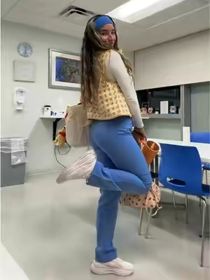this color combo makes me feel✨🌈🍓🧸🥳🩵⭐️ #nurse #nursesoftiktok #scrubs #nurselife 