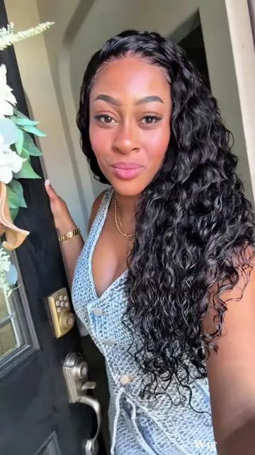 These curls look so natural! #wig #wiginstall #gluelesswigs #unicehair 