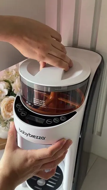 It looks magical but it's Brezza 🪄 Baby Brezza Formula Pro Advanced makes warm bottles in seconds ✨ no scooping, no waiting, just one tap ☝🏻 Custom temps, perfect mix, works with almost any formula 🍼 @Alisa R 