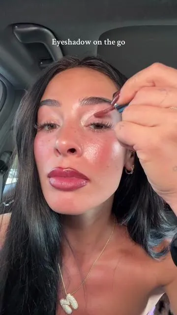 Wearing shade “05” 🤎 #sacheubeauty #sacheustayn #eyeshadow #viralvideo #shopwithtaboost 