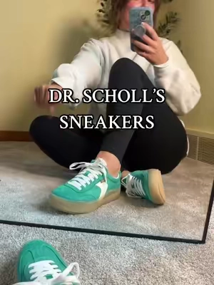 literally the perfect shade of green #drscholls #drschollssneakers #greensneakers #comfysneakers #fallshoes 