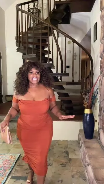 It’s alright to experiment with color. Next time I’m going to pair this dress with dark brown accessories and gold jewelry. #curvysweet #curvysweetus #bodycondress #affordablefashion #tiktokshopcreatorpicks 