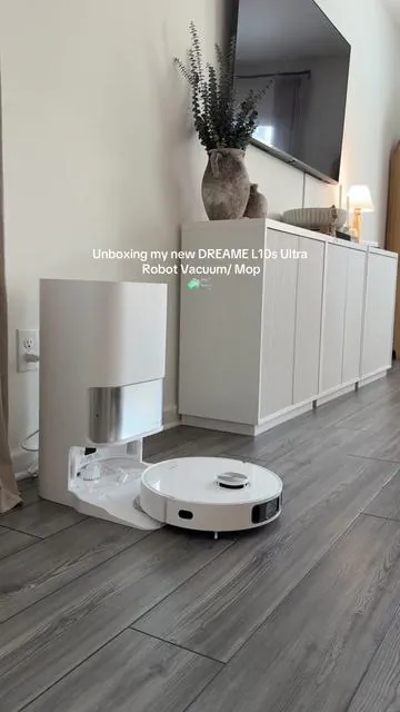Imagine coming home to spotless floors>>without lifting a finger!! The Dreame L40S Ultra takes care of the mess, so you can savor the little moments that matter most☺️ #Dreame #cleaning #robotvaccuum #cleanwithme #SmartCleaning 