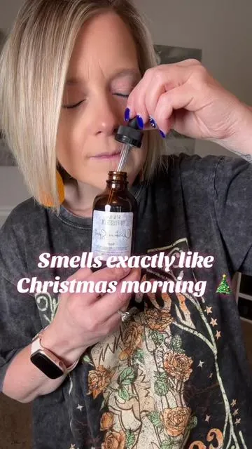 Christmas Spirit Diffuser Oil by R&WCo is the traditional Christmas smells! Think orange, cinnamon, clove, spruce, and vanilla! It smells amazing!! Your whole room will smell like Christmas morning! #diffuseroil #essentialoil #christmasspirit #christmassmells #tiktokshopblackfriday 