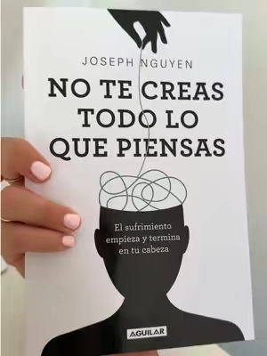 📖 No te creas todo lo que piensas es un libro transformador que te ayuda a entender cómo tus pensamientos influyen en tu vida diaria.  Joseph Nguyen revela herramientas prácticas para calmar la mente, reducir el sufrimiento y alcanzar mayor paz interior. Una guía clara para liberarte de creencias limitantes y vivir con más conciencia, equilibrio y plenitud. Ideal para quienes buscan desarrollo personal y bienestar emocional. #DesarrolloPersonal #SaludMental #BienestarEmocional #LibrosRecomendados #CrecimientoPersonal 