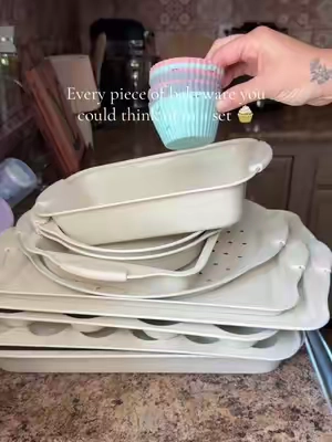 The bakeware set of my dreams! 😍  #kikcoin #kikcoinkitchen #bakewareset #kikcoinbakingset #bakingseason 