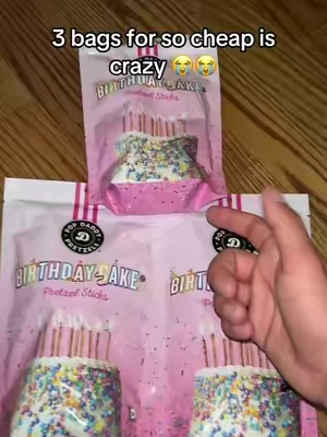 Pop Daddy birthday cake >>> any other snack 🤤 #popdaddy #popdaddypretzels #pretzals #flavoredpretzels #snacks 