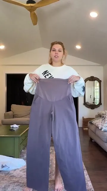 Just placed an order for three more colors of these maternity leggings! #maternity #leggings #pregnant 
