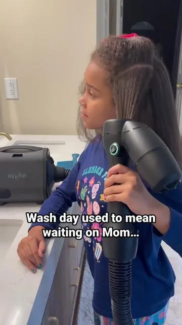 When wash day becomes her day 💗 RevAir is easier, faster, healthier and kid approved! #revair #myrevair #haircare 