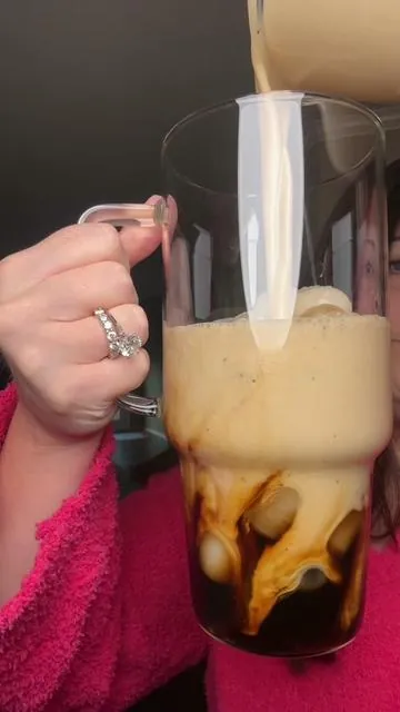 If you are into iced coffee or even hot coffee, this protein coffee is absolutely delicious, packed with protein and great macros! #ProteinCoffee #IcedCoffee #IcedProteinCoffee#Proffee #Coffee 