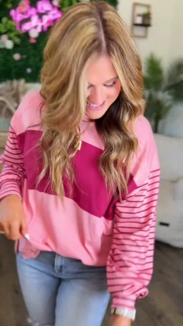 This cute top from @DOKOTOO-US is popping off. It’s so soft and there’s so many color options!  #leggingsoutfit #oversizedshirt #longsleeveshirt #fallfashion 