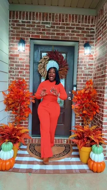 2-Piece Ribbed Knit Long Sleeve Crop Top. #wardrobeme #pumpkinseason #fallfashion #2pieceset 