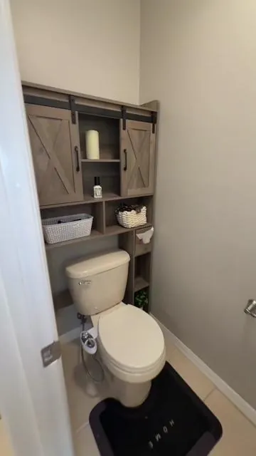 Such much better than a cheap flimsy over the toilet organizer! ⭐️⭐️⭐️⭐️⭐️ #bathroomstorage #bathroomorganization #homeupgrades #TikTokShopCreatorPicks #spotlightfinds 